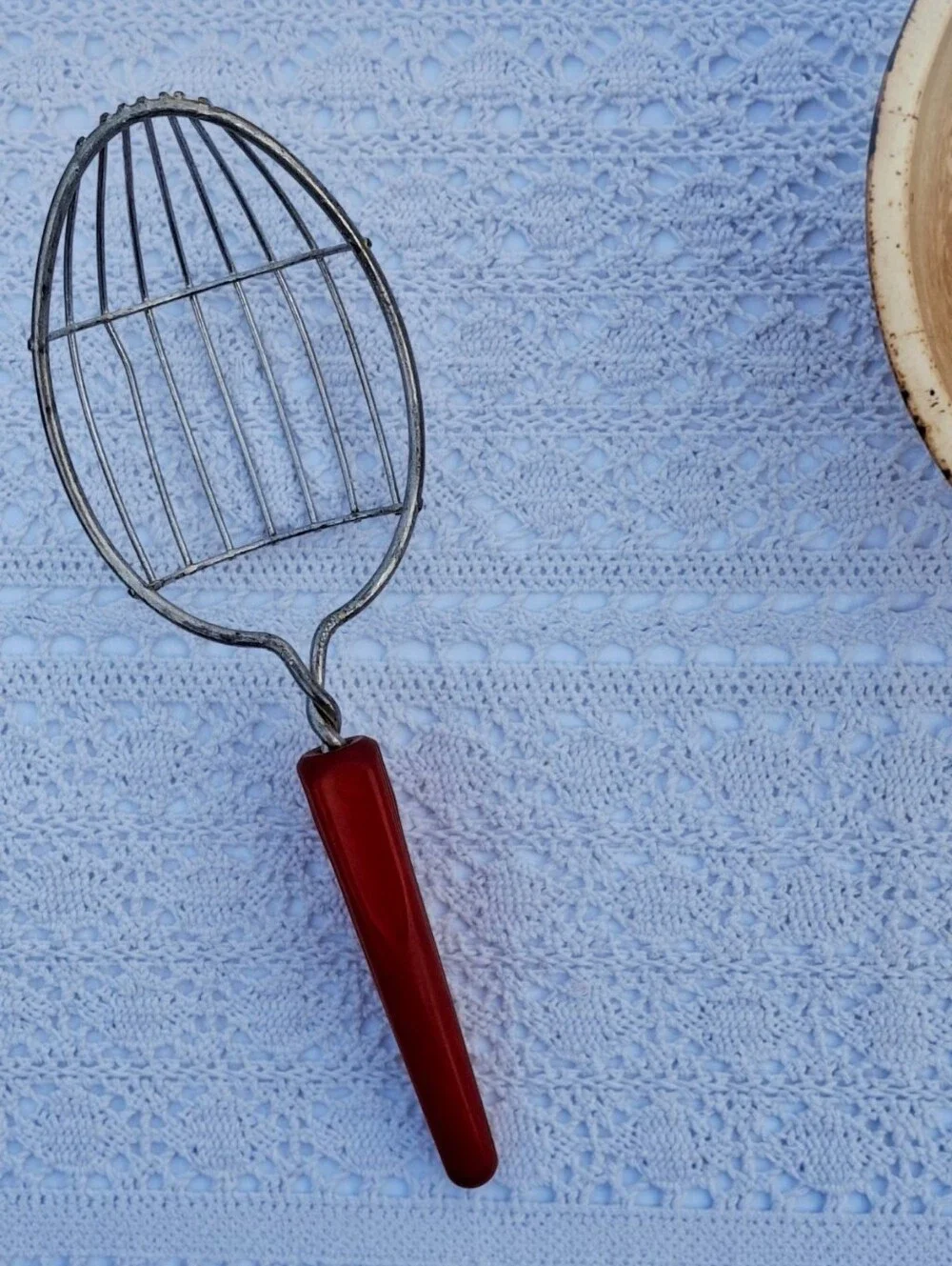 Vintage Red Wire Basket Spoon Strainer Skimmer Bakelite Handle MCM Whisk Blender